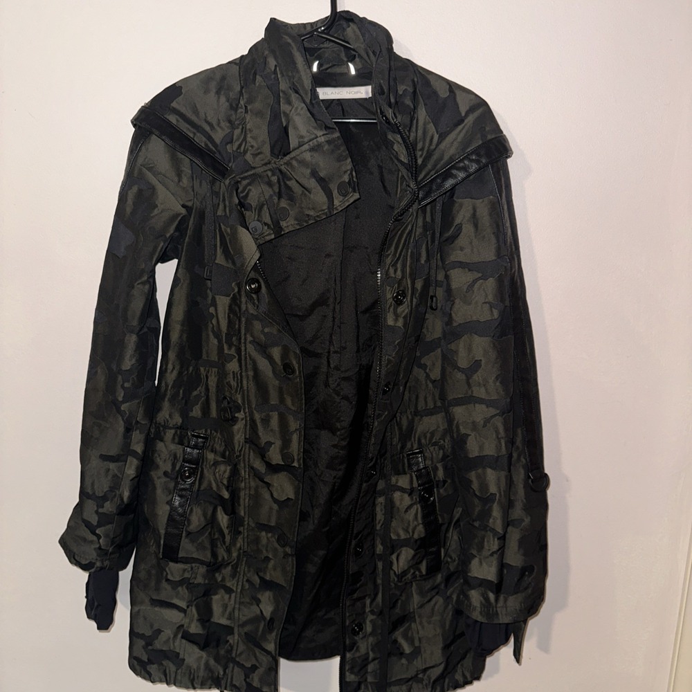 BLANC NOIR CAMO ANORAK HOODED JACKET; SIZE Small